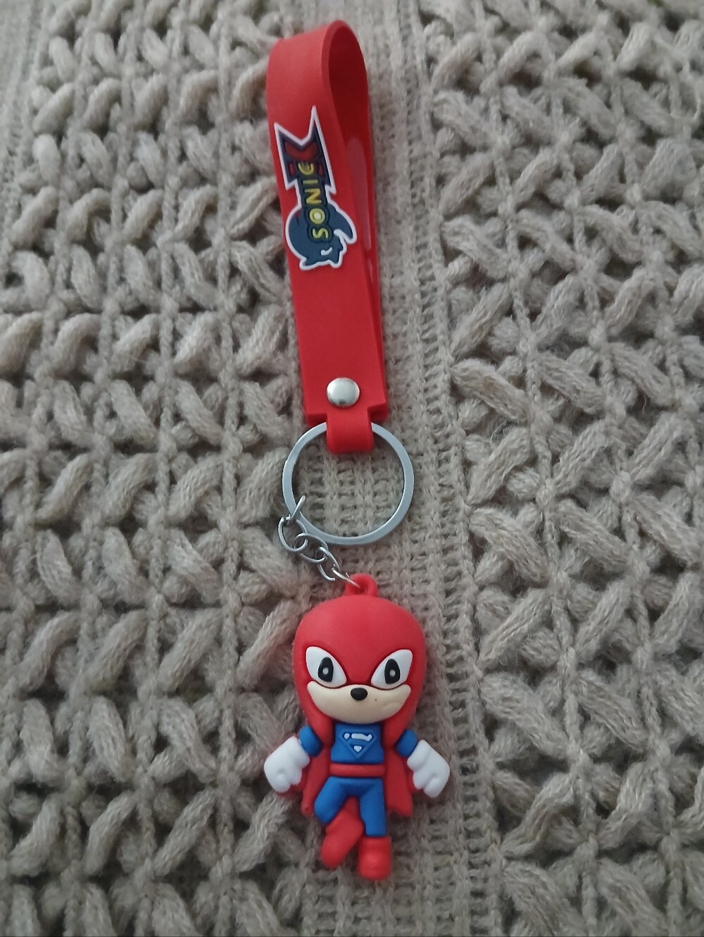 NEW SONIC THE HEDGEHOG KEYCHAIN